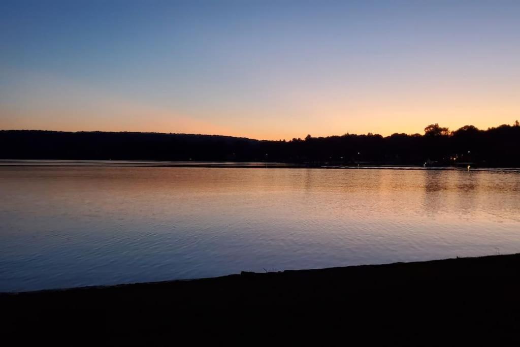 Serenity Sunset Brocton 外观 照片